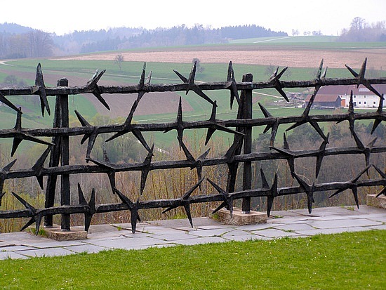 9_1271362873_mauthausen-memorial